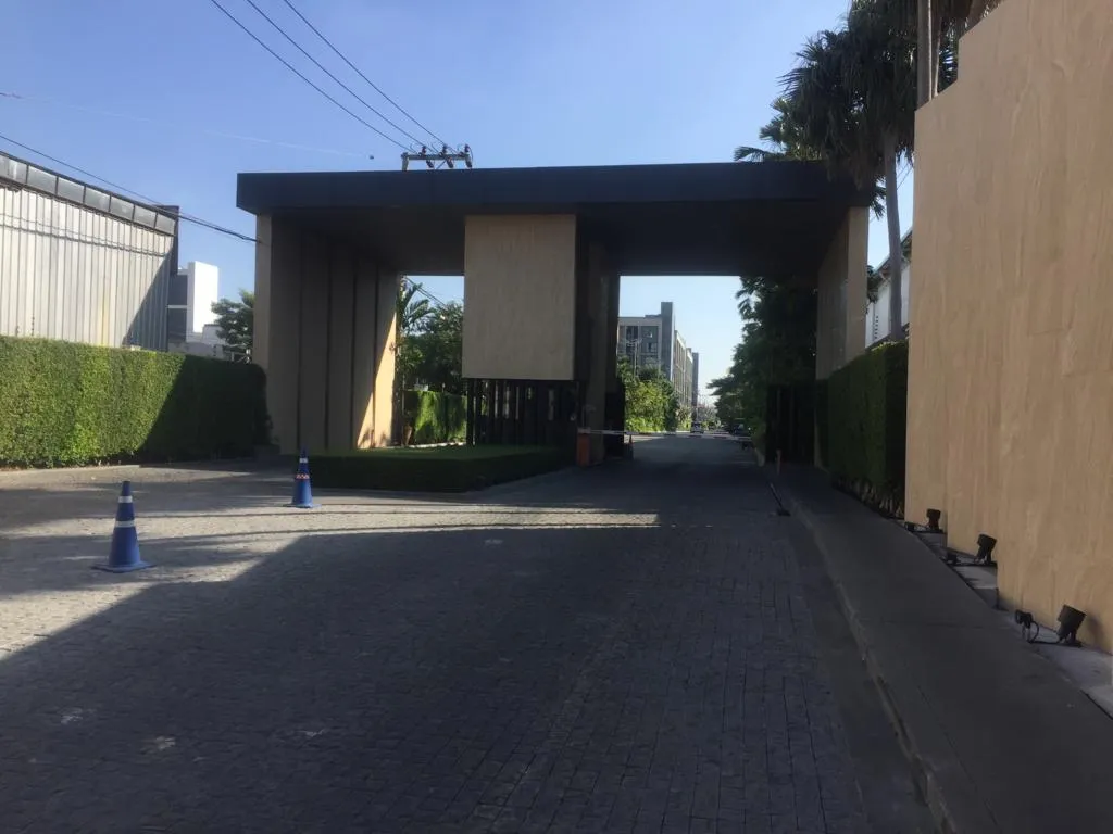 Controlled entrance to Baan Issara Rama 9 village