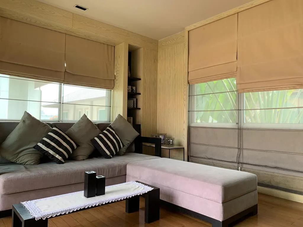 Corner lounge with upholstered seating and wide windows