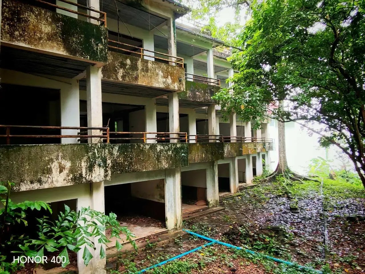 Three-storey accommodation building beside the waterfront