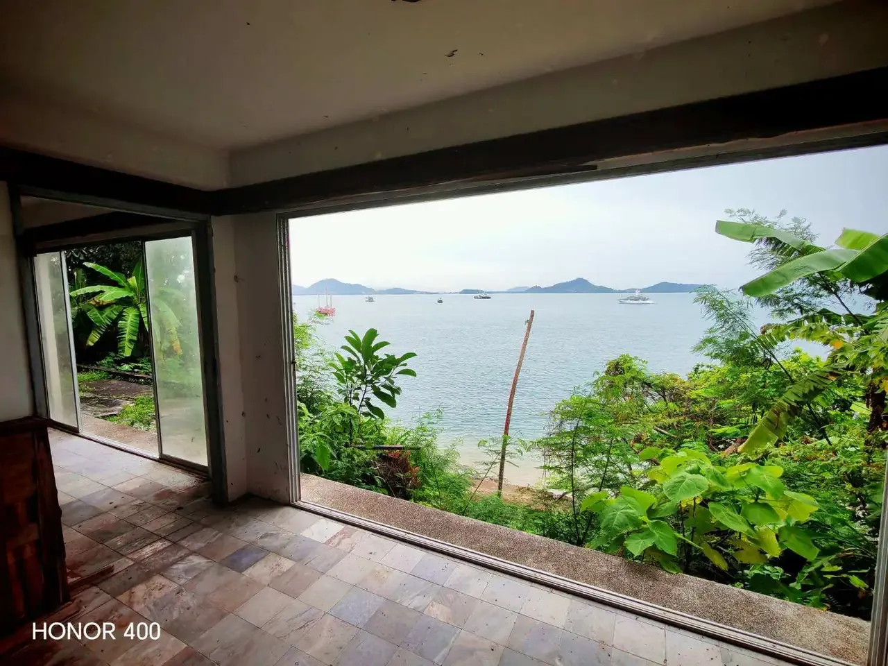 Covered room with an uninterrupted bay view