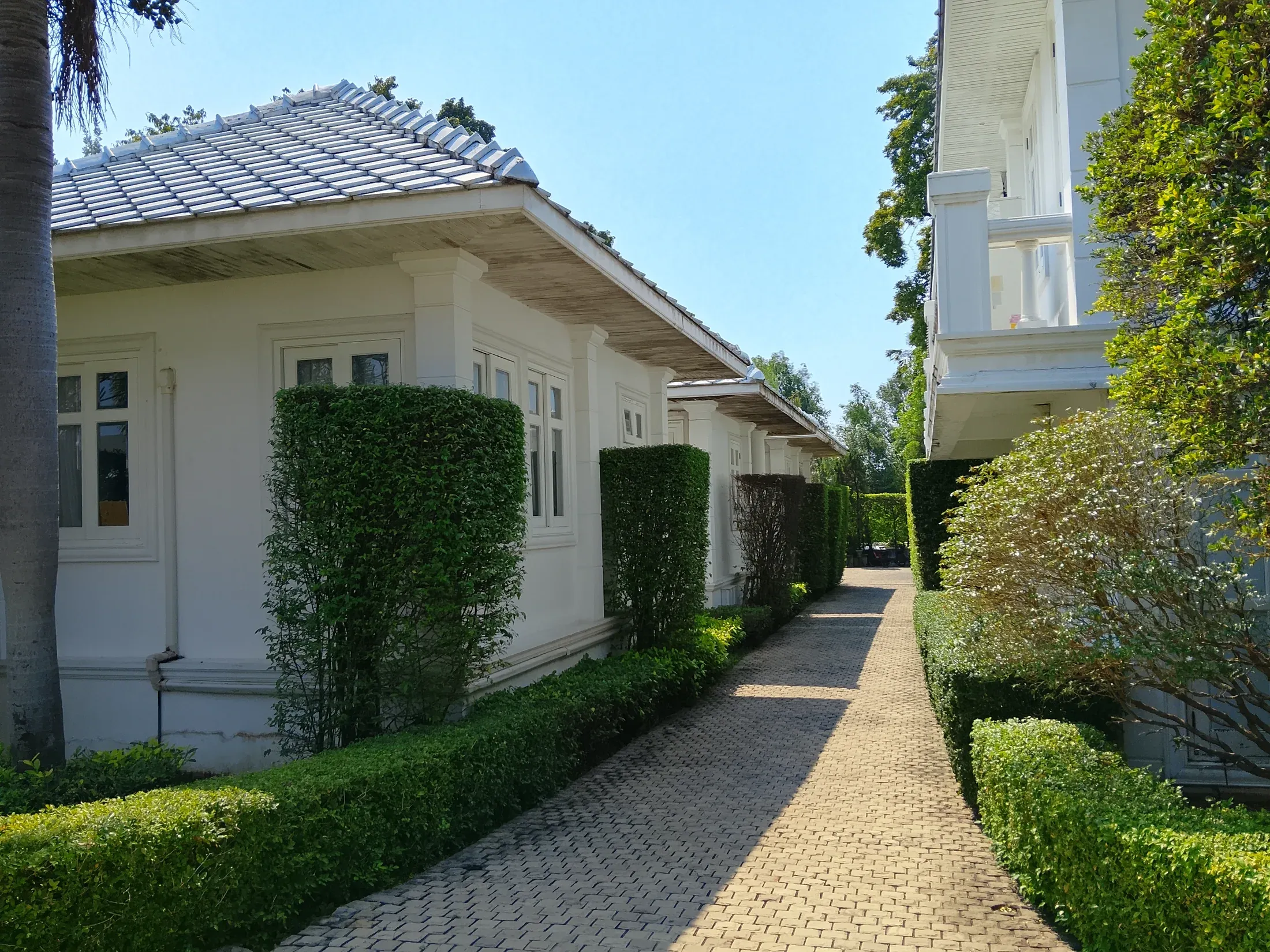 Single-storey guest house within the compound
