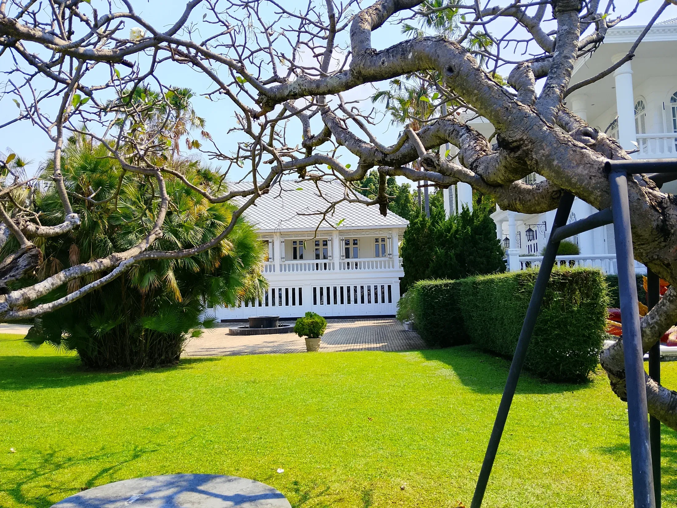Guest house terrace facing the garden