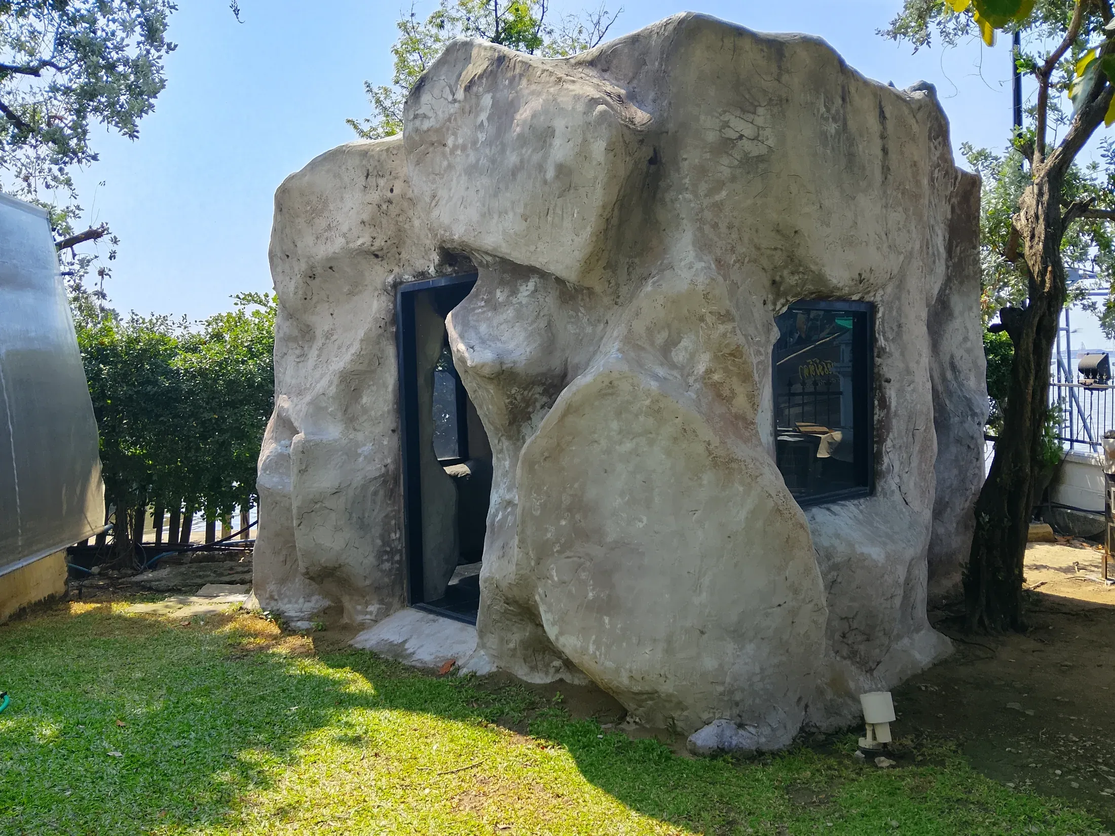 Rock-clad spa building set within the garden